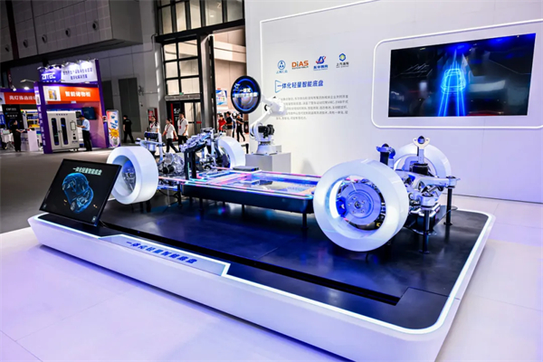 破晓之声:上汽新年贺词中的改革新象与时代回响