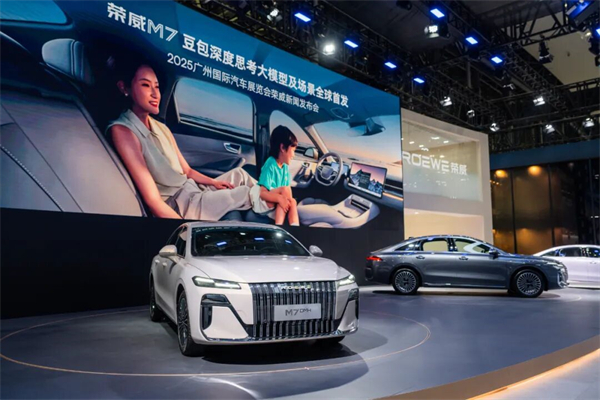 破晓之声:上汽新年贺词中的改革新象与时代回响